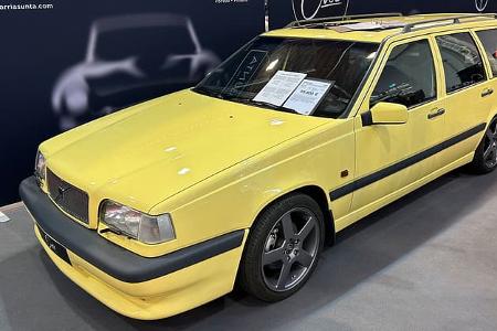 Techno Classica 2024 Volvo 850 T5-R Merkurgelb