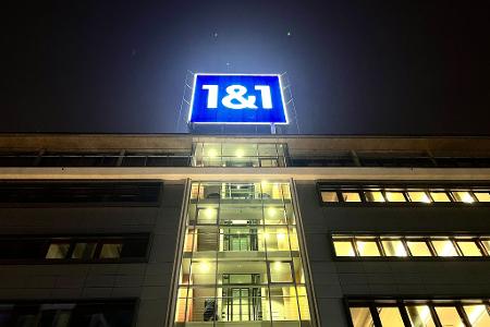 1&1-Logo an der Firmenzentrale in Montabaur (Rheinland-Pfalz) - das Unternehmen ist der vierte deutsche Handynetzbetreiber.