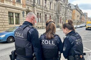 Einsatz der Finanzkontrolle Schwarzarbeit in Pirna / Zoll prüft im Frisör- und Kosmetikgewerbe