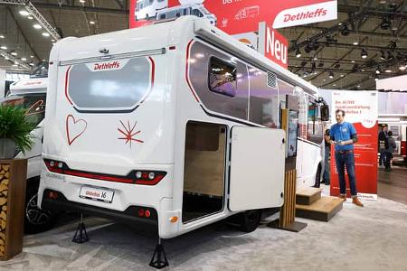 Dethleffs Globebus I6 Active (2025), Außenbild, Messe Dethleffs Globebus I6 Active (2025), Außenbild, Messe