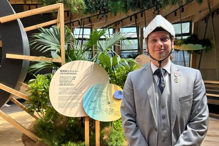 Der deutsche Pavillon - im Bild Christopher Hecker, der Direktor des Pavillons - dreht sich rund um das Thema Kreislaufwirtschaft und Nachhaltigkeit.