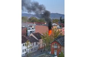 Landau - Gebäudebrand in der Weißenburger Straße