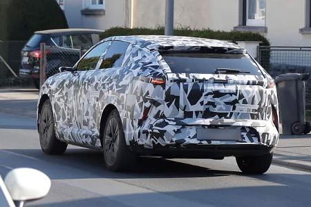 Mazda CX-6e Erlkönig
