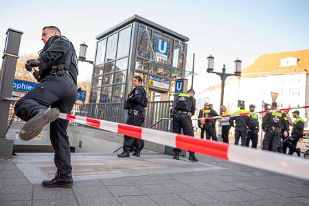 Die Polizei war mit vielen Einsatzkräften vor Ort in Berlin-Charlottenburg.
