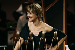 "Ich mach das jetzt mit Niveau", singt Heike Makatsch - dann werden "Idioten"-Preise verteilt