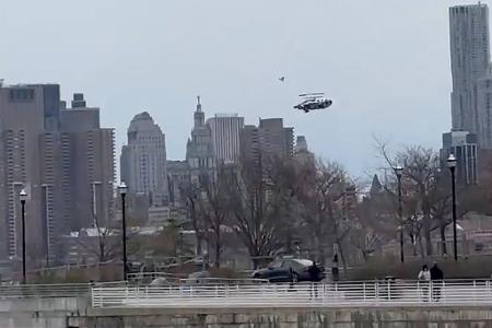 Das Unternehmen, dessen Sightseeing-Hubschrauber in den Hudson River gestürzt war, stellt den Betrieb ein. Das Unternehmen, dessen Sightseeing-Hubschrauber in den Hudson River gestürzt war, stellt den Betrieb ein.