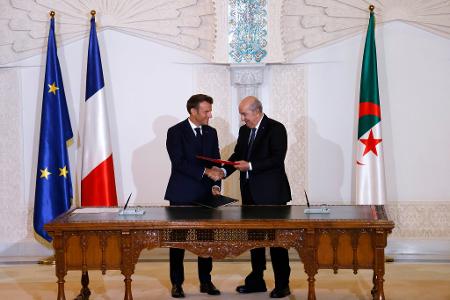 Frankreichs Präsident Macron und sein algerischer Amtskolleg Tebboune waren zuletzt um eine Entspannung zwischen beiden Ländern bemüht (Archivbild).