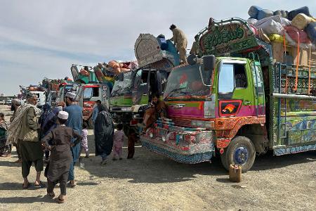 Seit Monatsbeginn seien mehr als 127.000 Afghanen aus Pakistan nach Afghanistan zurückgekehrt, teilte das UN-Flüchtlingshilfswerk (UNHCR) mit.(Archivbild)