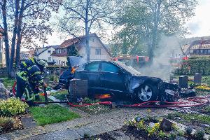 86-Jähriger baut Autounfall auf Friedhof - Gräber verwüstet