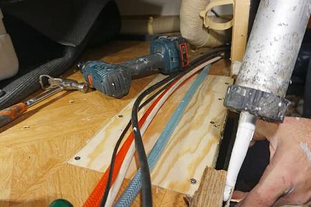 Wasserschaden am Caravan reparieren