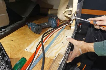 Wasserschaden am Caravan reparieren