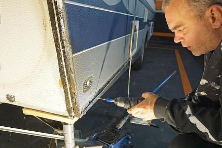 Wasserschaden am Caravan reparieren