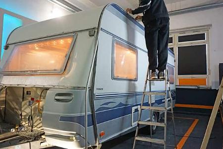 Wasserschaden am Caravan reparieren