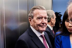 Schröder verzichtet im Streit um Büro auf weitere Klage