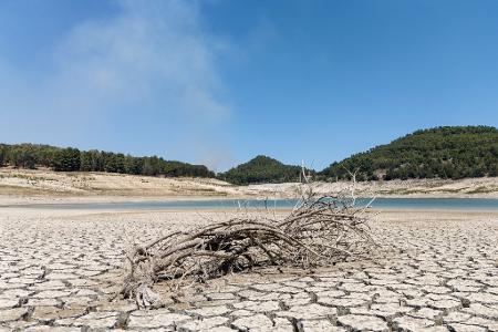 Der Fanaco-See in Sizilien hat einen extrem niedrigen Wasserstand nach einem sehr trockenen Winter.