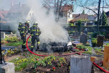 Mercedes S-Klase Unfall Friedhof