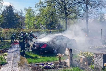 Mercedes S-Klase Unfall Friedhof
