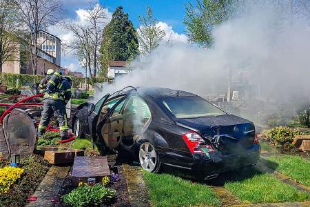 Mercedes S-Klase Unfall Friedhof
