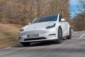 Wir kaufen, fahren und testen einen Tesla