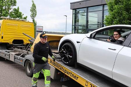 Tesla Model Y Performance, Dauertest, 100000 Kilometer, Abschleppdienst
