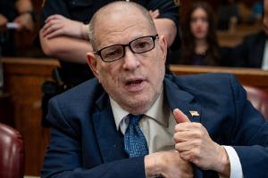 Während Prozess: Harvey Weinstein fordert Verlegung ins Krankenhaus