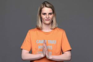 "Humor-Entwicklungsland": Hazel Brugger über Schweizer Eigenheiten