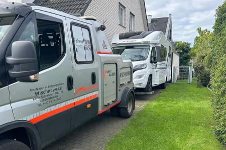Ducato Wohnmobil wird abgeschleppt