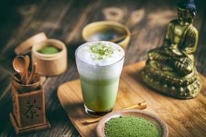 Matcha: Warum lieben alle den knallgrünen Tee?