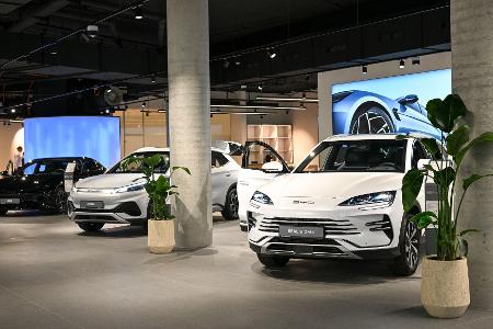 Ein BYD-Store in Berlin. Die Marke setzt nicht auf billig. (Archivbild)