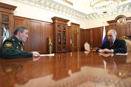Putin überrascht mit Feuerpause über Ostern.