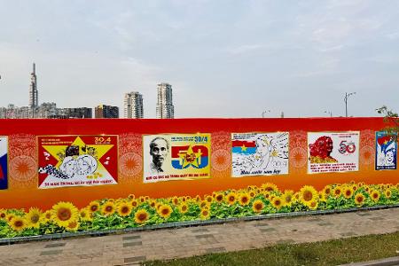 Ganz Ho-Chi-Minh-Stadt wird gerade mit Plakaten zum Jahrestag gepflastert. 
