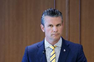 Medien: Hegseth teilte Militärpläne über Signal mit Ehefrau