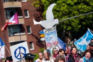 Friedenstaube-Demos: Tausende machen bei Ostermärschen mit