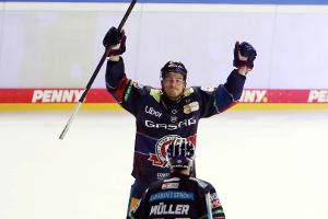 Neuer Rekordtorjäger Pföderl führt Eisbären zum zweiten Sieg