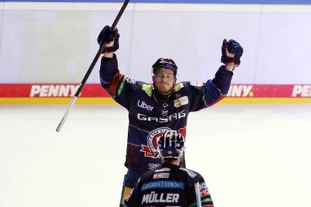 Neuer Rekordtorjäger Pföderl führt Eisbären zum zweiten Sieg Neuer Rekordtorjäger Pföderl führt Eisbären zum zweiten Sieg