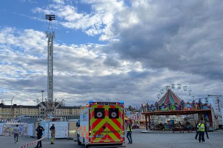Zahlreiche Rettungskräfte waren am Unfallort. 