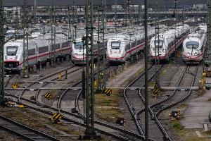 Union sieht noch viele schwierige Jahre für Bahnkunden