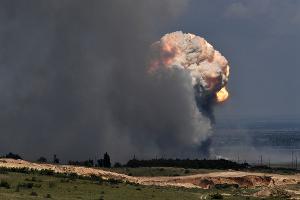 Russische Arsenale gehören zu den Hauptzielen ukrainischer Angriffe - im jüngsten Fall soll aber fahrlässiger Umgang mit Munition an den Explosionen schuld sein. (Archivbild)