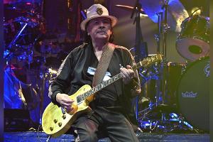 Dehydrierung: Carlos Santana muss erneut Konzert absagen