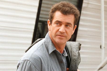 Mel Gibson, der heutzutage vor allem durch Skandale und Alkoholexzesse auf sich aufmerksam macht, befand sich 1996 auf dem Höhepunkt seiner Karriere — das war 'People' eine Auszeichnung als schönster Mensch der Welt wert.