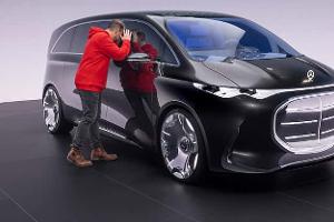 Die Maybach-V-Klasse rollt den 65-Zoll-Screen aus