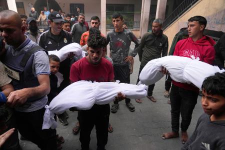 Bei einem israelischen Angriff in der Stadt Gaza hat es laut dem von der Hamas kontrollierten Zivilschutz zehn Tote gegeben.