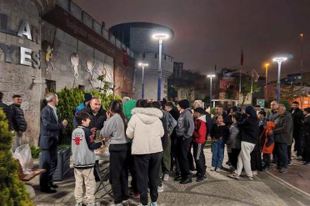 Schulen und Moscheen als Notunterkünfte in Istanbul