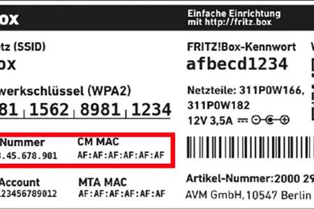 Wer Internet via Kabel bezieht und dafür seinen eigenen Router verwendet, muss diesen beim Provider zunächst anmelden. Dabei ist nicht nur die Angabe der Seriennummer, sondern auch der MAC-Adresse erforderlich. Oft finden sich beide auf der Unterseite des Routers.