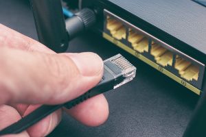Router via Glasfaser, Kabel oder DSL einrichten