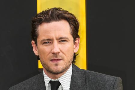 ...während Lewis Pullman als Bob/Sentry/Void, der Menschen in komplette Dunkelheit hüllen kann, zu sehen ist.