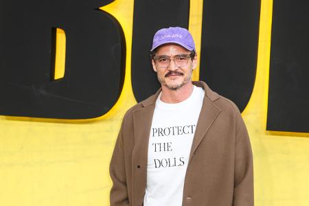 ...und Pedro Pascal, der sich mit einer Message auf seinem T-Shirt für Transfrauen stark machte. Der Slogan 