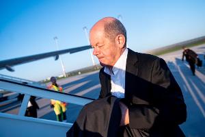 Scholz spricht am Rande der Papst-Trauerfeier mit Trump