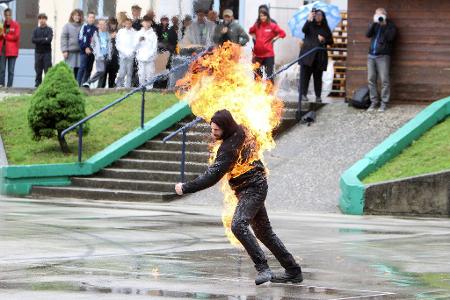 Stuntleute springen für die großen Stars sprichwörtlich durchs Feuer. 