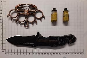 Bundespolizei beschlagnahmt Messer, Schlagring und selbstgebaute Mündung